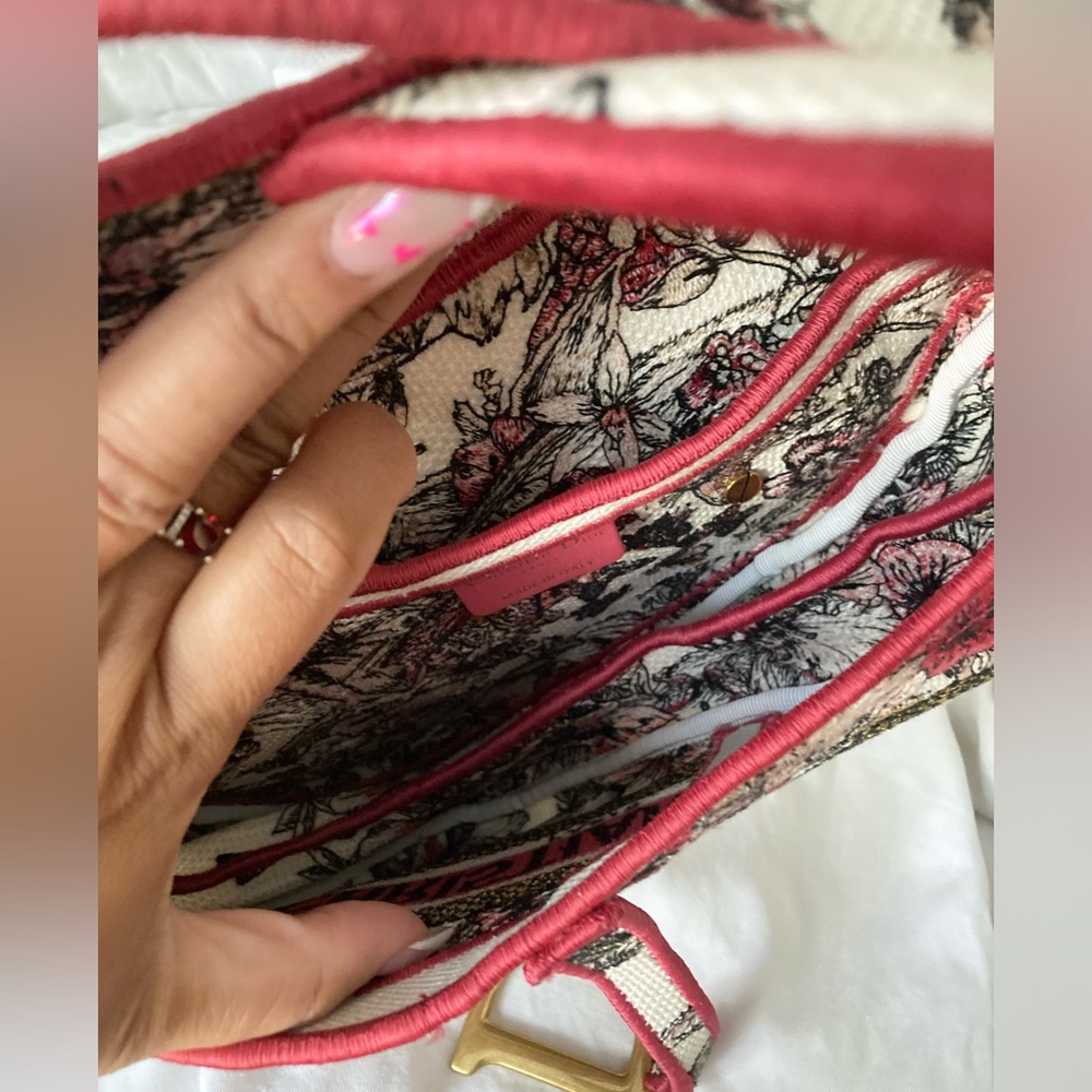 ✅SOLD ✅ Dior Fuschia and Gold Floral Saddle Bag - Picture 7 of 9